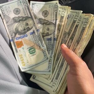 Meet your Posher, DeewayyResellz